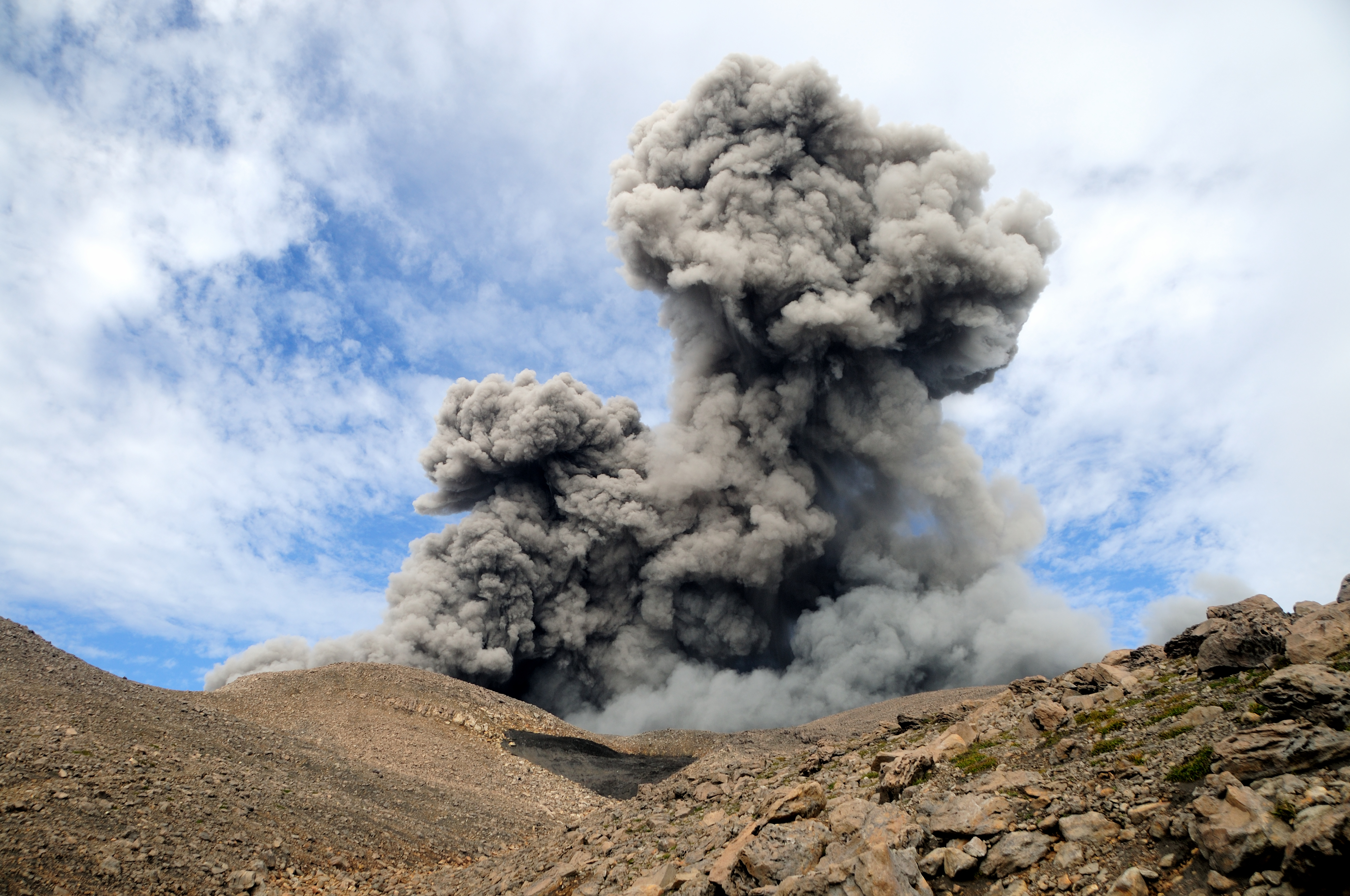 Ebeko eruption1